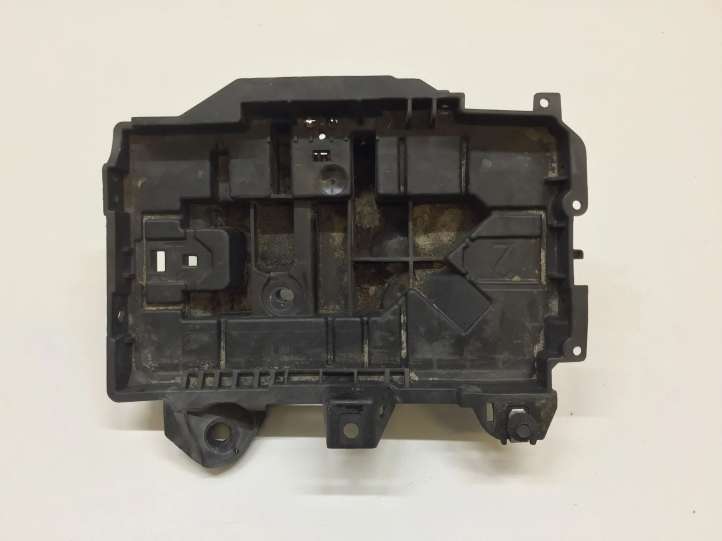 68186053AA Jeep Cherokee Akumuliatoriaus tvirtinimo padas