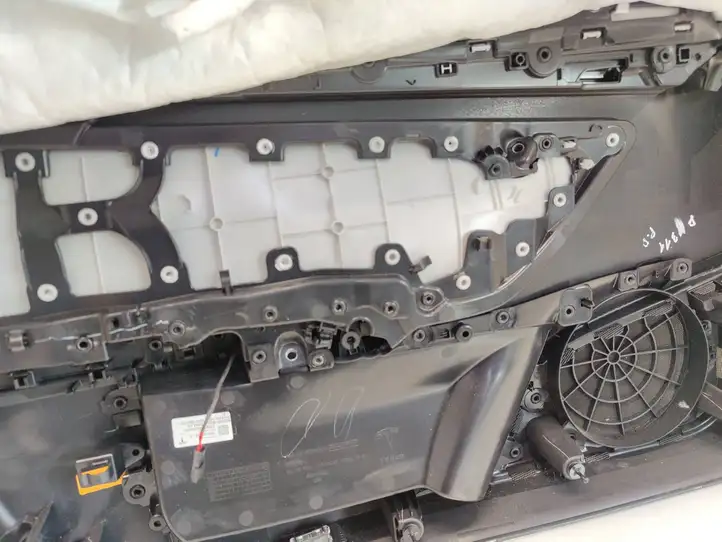 Tesla Model 3 (2017 - 2023) 159386300A Обшивка передней двери — фото 2