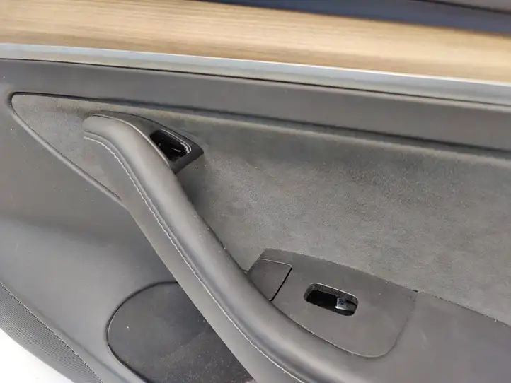 Tesla Model 3 (2017 - 2023) 159386300A Обшивка передней двери — фото 8