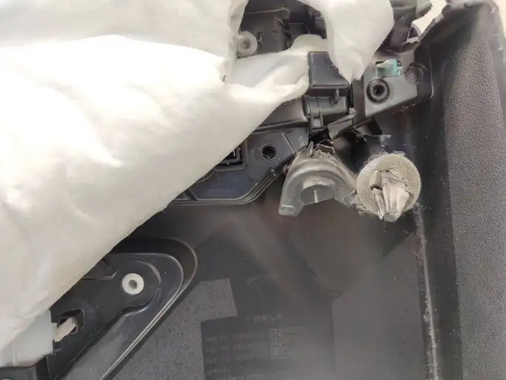 Tesla Model 3 (2017 - 2023) 159386300A Обшивка передней двери — фото 11