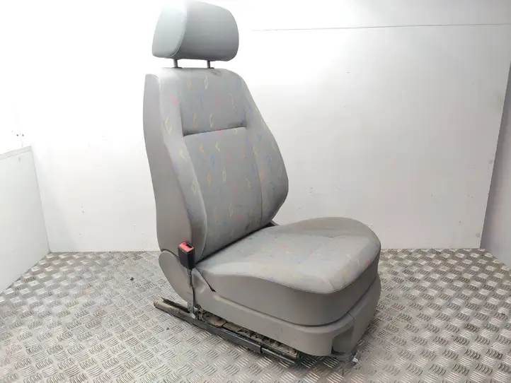 Volkswagen Caddy (2004 - 2010) Переднее сиденье водителя — фото 3
