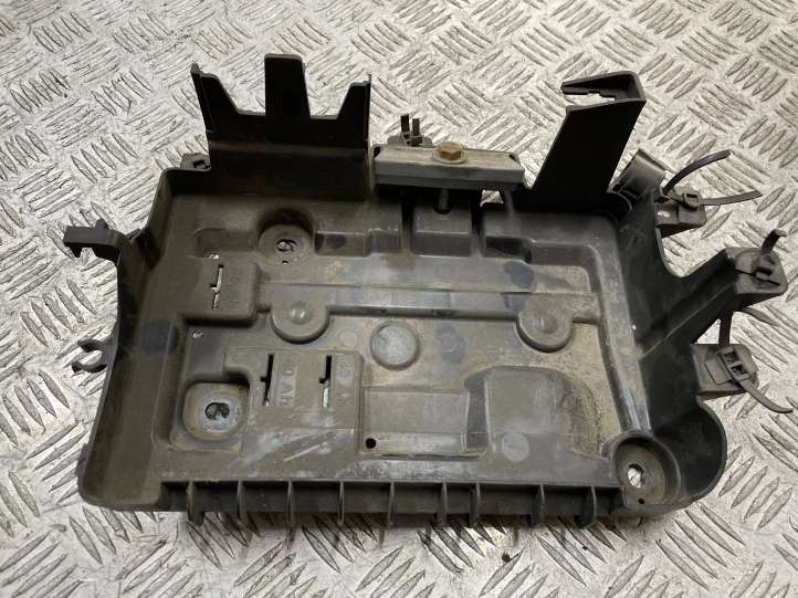 13235642 Opel Corsa D Akumuliatoriaus tvirtinimo padas