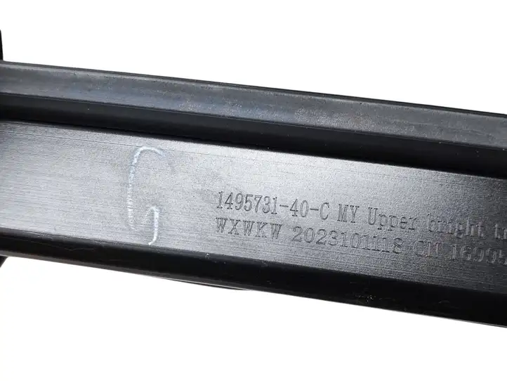 Tesla Model Y (2019 - 2024) 149573140C Облицовка заднего бокового стекла — фото 5