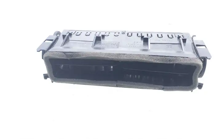 Opel Astra H (2004 - 2009) 24465731 Центральный воздушный дефлектор — фото 3