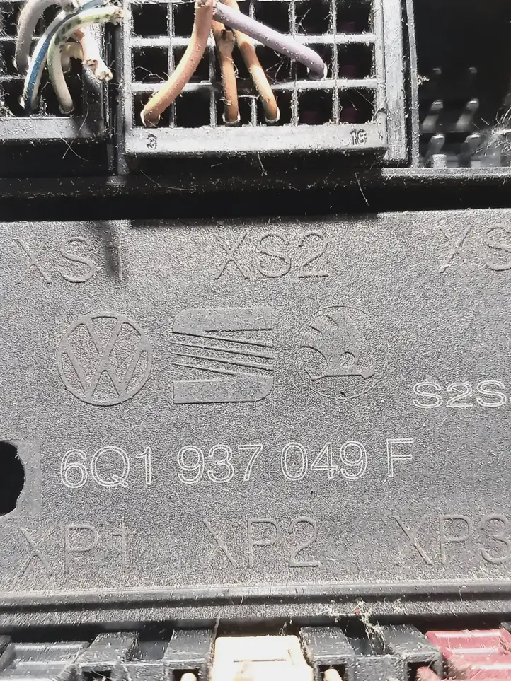 Volkswagen Polo (2005 - 2009) 6Q1937049F Модуль комфорта — фото 6