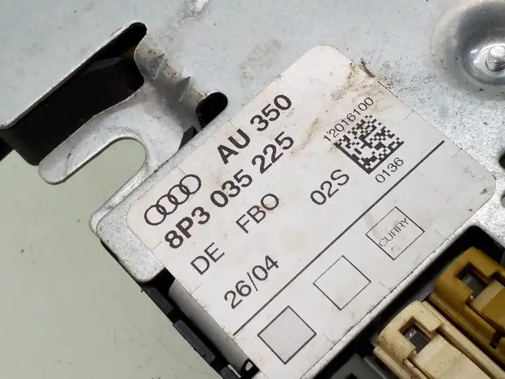 Audi A3/S3 8L (2000 - 2003) 8P3035225 Усилитель антенны — фото 3