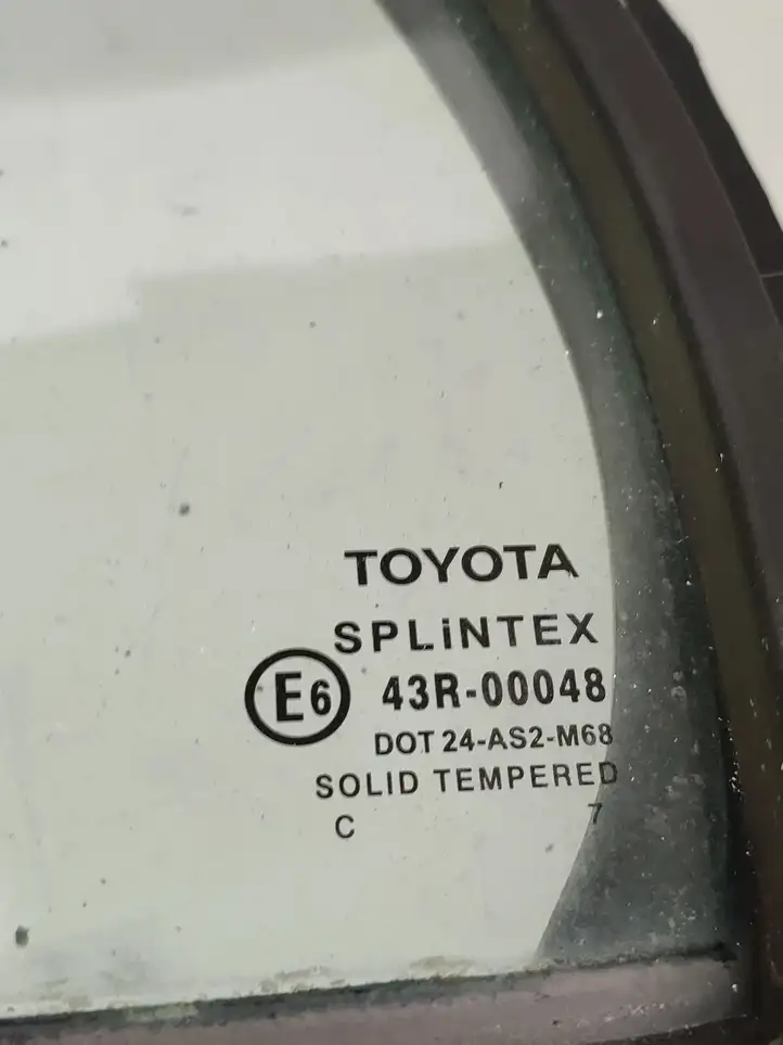 Toyota Yaris (2005 - 2009) AS2 Форточка двери — фото 2