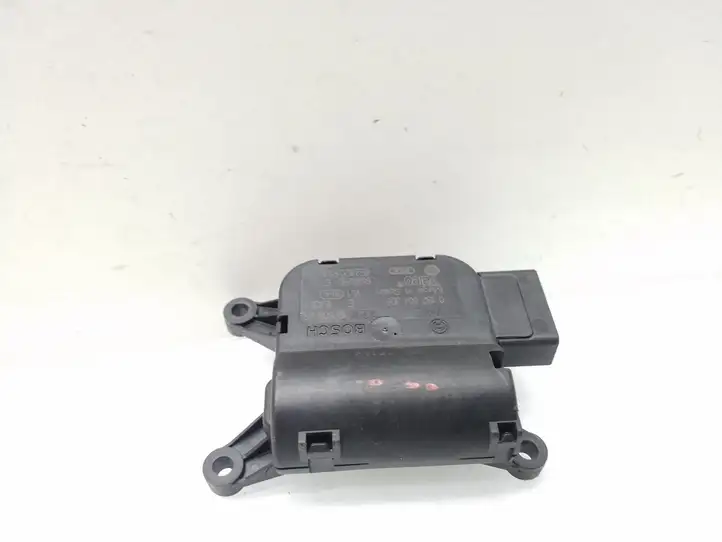 Seat Exeo (3R) (2008 - 2013) 8E2820511A Двигатель задвижки потока воздуха — фото 2