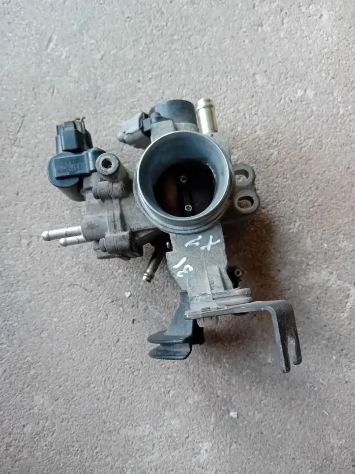 Toyota Yaris (1999 - 2003) 8945252011 Дроссельная заслонка — фото 1