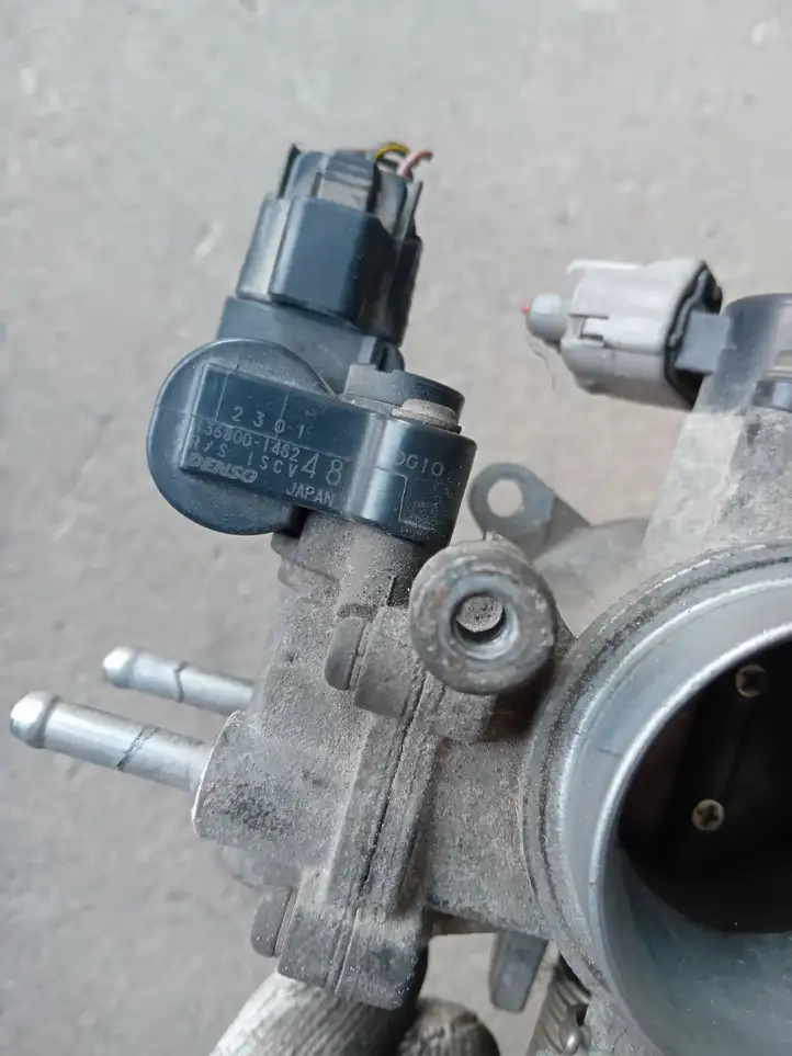 Toyota Yaris (1999 - 2003) 8945252011 Дроссельная заслонка — фото 4
