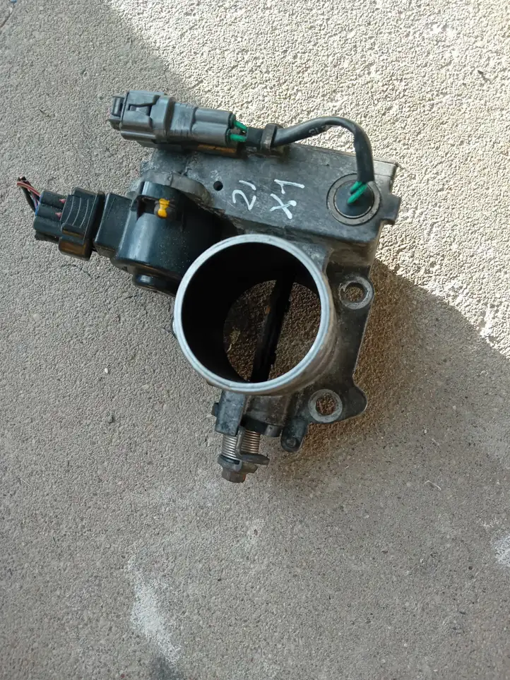 Toyota Corolla Verso E121 (2001 - 2004) 8967221020 Дроссельная заслонка — фото 1