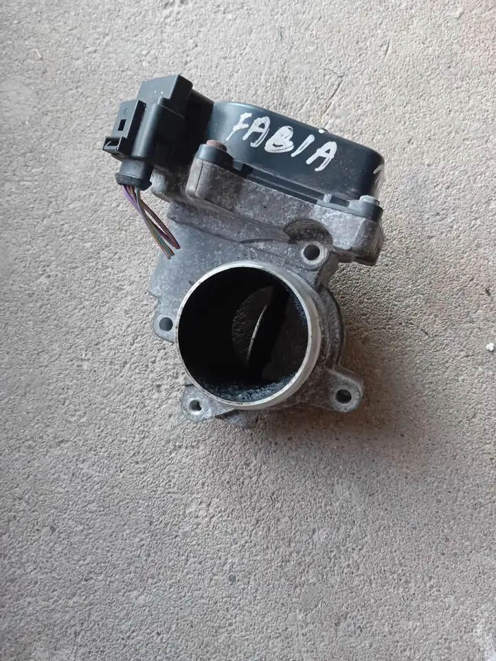 Skoda Fabia Mk2 (5J) (2007 - 2014) 03L128063J Дроссельная заслонка — фото 1