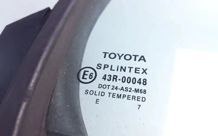 Toyota Yaris (2005 - 2009) AS2 Форточка двери — фото 2