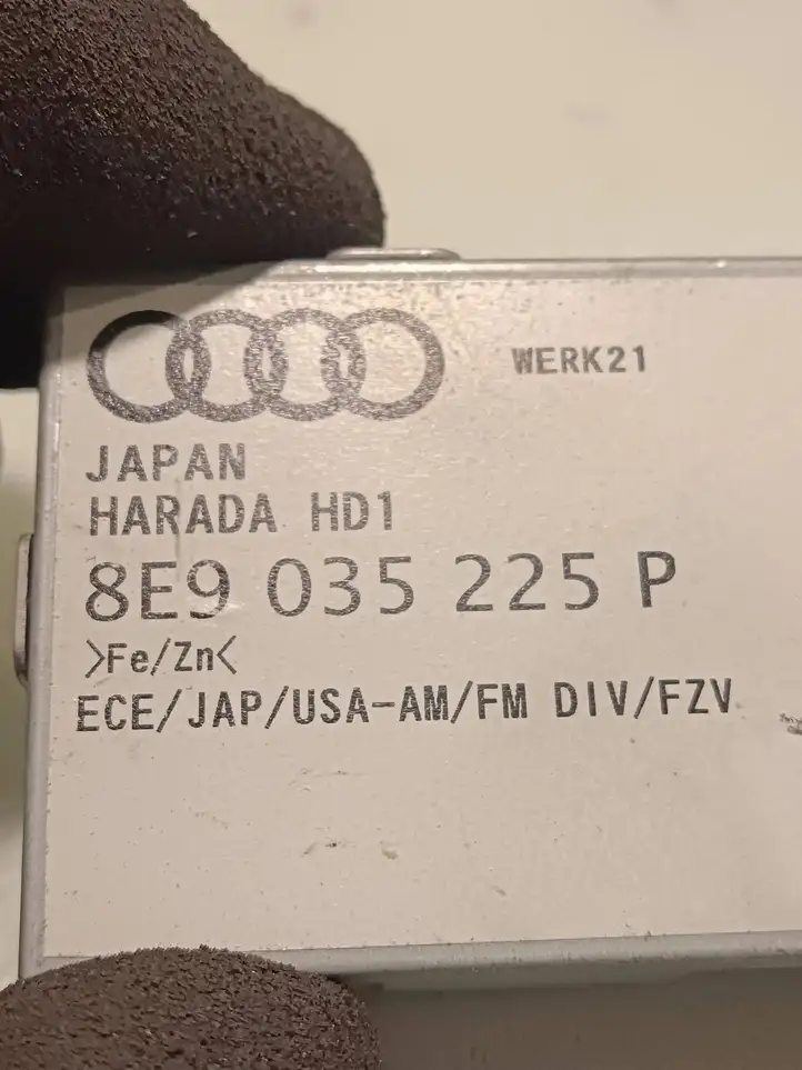 Audi A4 S4 B7 8E 8H (2004 - 2009) 8E9035225P Усилитель антенны — фото 4