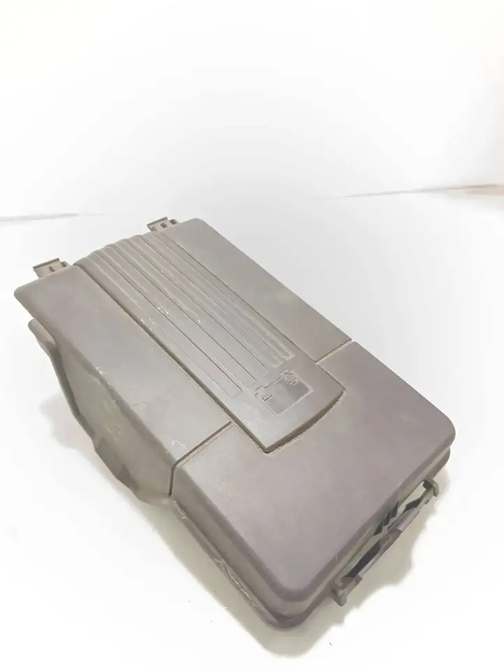 Volkswagen Golf Plus (2004 - 2008) 1K0915443A Крышка ящика аккумулятора — фото 1