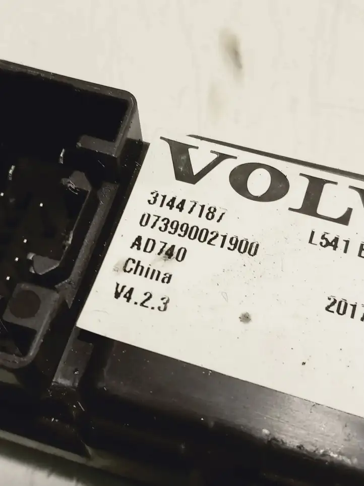 Volvo S90, V90 (2016 - 2020) 31447187 Блок управления дверью — фото 3