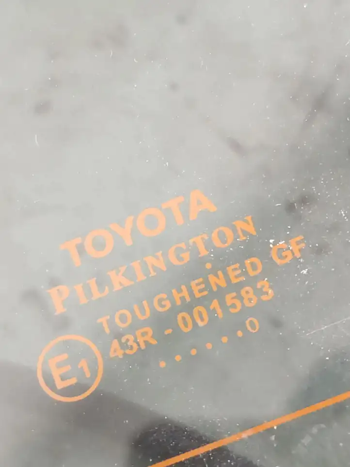 Toyota Avensis T270 (2009 - 2012) Заднее стекло — фото 2