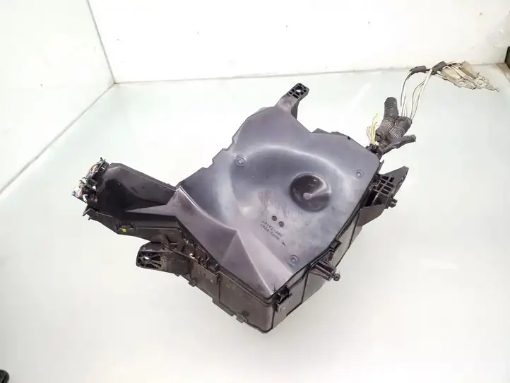 Toyota Auris 150 (2006 - 2012) 7233R0A1 Блок предохранителей — фото 4