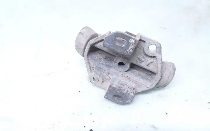 Volkswagen PASSAT B5.5 (2001 - 2005) 8E0253147 Кронштейн глушителя — фото 2