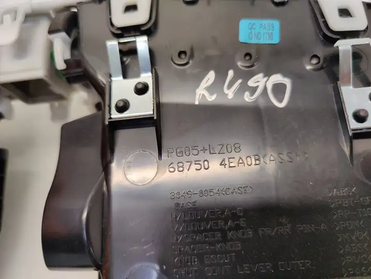 Nissan Qashqai (2013 - 2017) 687504EA0B Центральный воздушный дефлектор — фото 8