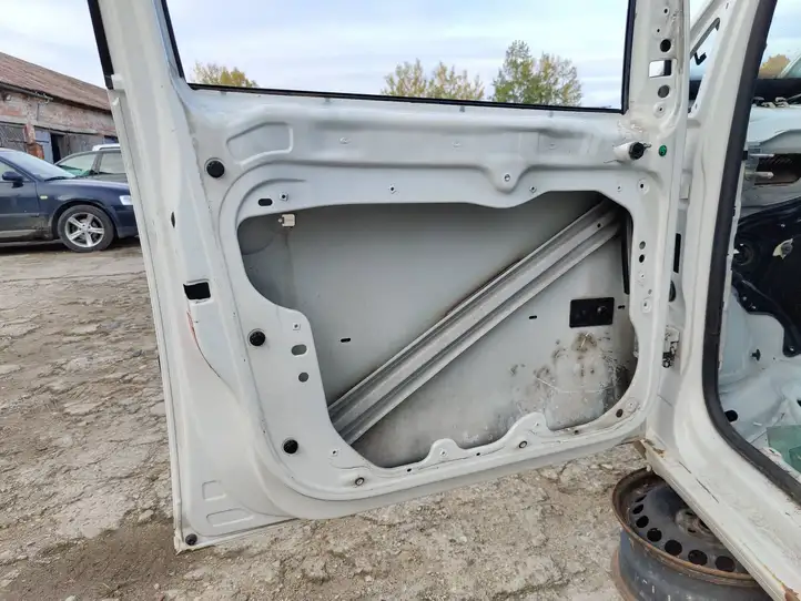 Volkswagen Caddy (2010 - 2015) Дверь — фото 7