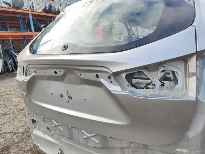 Nissan Qashqai (2013 - 2017) Крышка багажника — фото 3