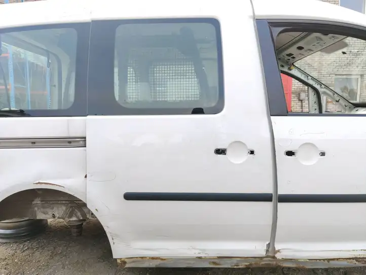 Volkswagen Caddy (2010 - 2015) Стекло раздвижной двери — фото 1
