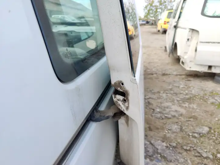 Volkswagen Caddy (2010 - 2015) Стекло раздвижной двери — фото 10