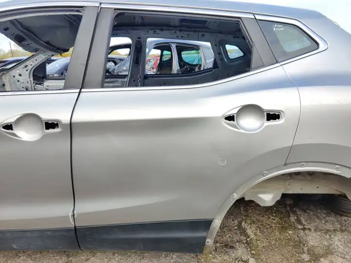 Nissan Qashqai (2013 - 2017) Задняя дверь — фото 1