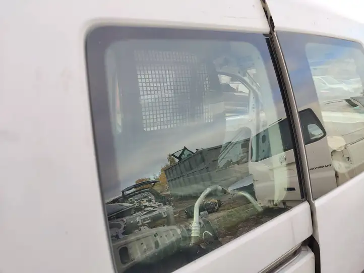 Volkswagen Caddy (2010 - 2015) 43R001533 Заднее боковое стекло — фото 1