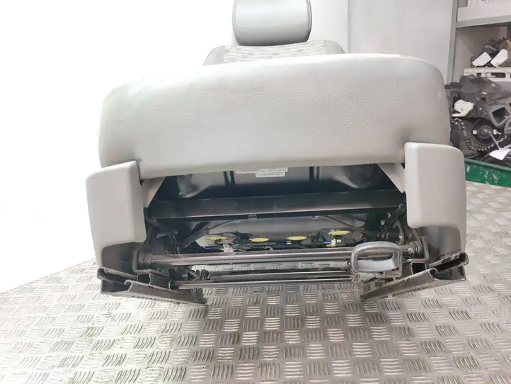 Volkswagen Transporter - Caravelle T5 (2009 - 2015) Переднее сиденье пассажира — фото 2