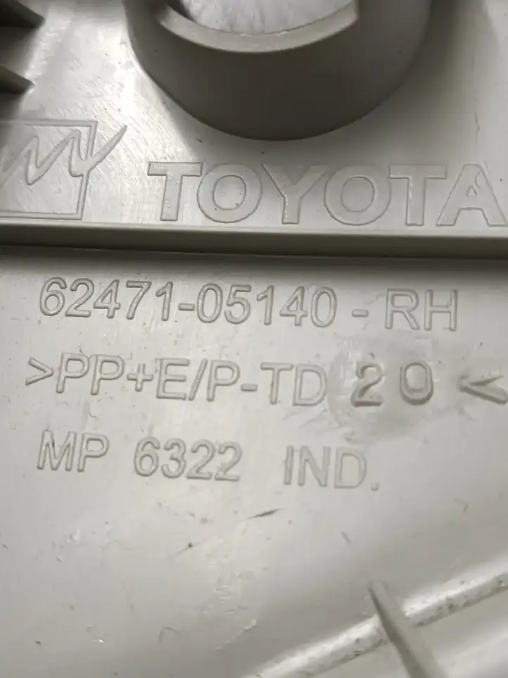 Toyota Avensis T270 (2009 - 2012) 6247105140 Верхняя обшивка стойки D — фото 2