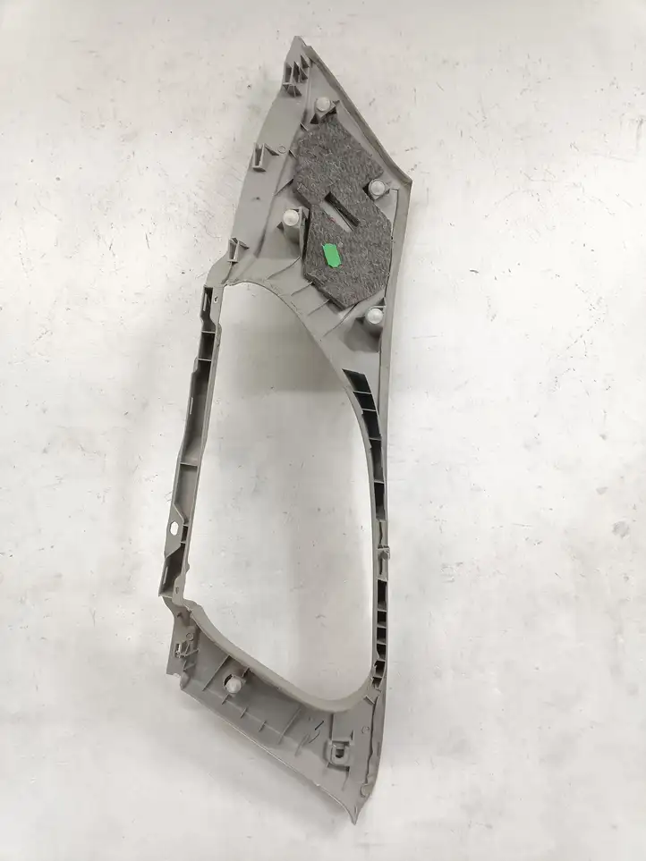 Toyota Avensis T270 (2009 - 2012) 6247105140 Верхняя обшивка стойки D — фото 3