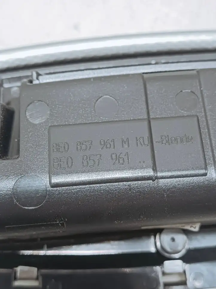 Audi A4 S4 B6 8E 8H (2000 - 2006) 8E0857961M Задняя пепельница — фото 5