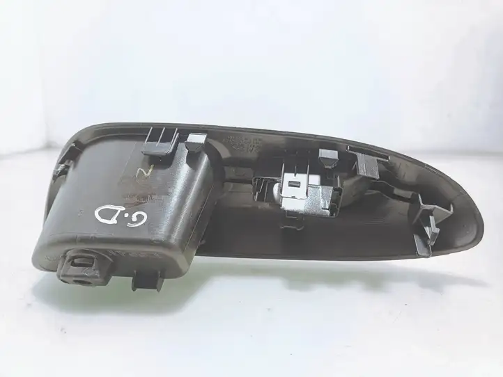 Nissan Juke I F15 (2010 - 2018) 829601KA2A Накладка кнопки стеклоподъемника — фото 2
