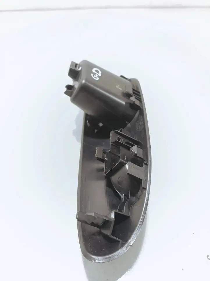 Nissan Juke I F15 (2010 - 2018) 829601KA2A Накладка кнопки стеклоподъемника — фото 3