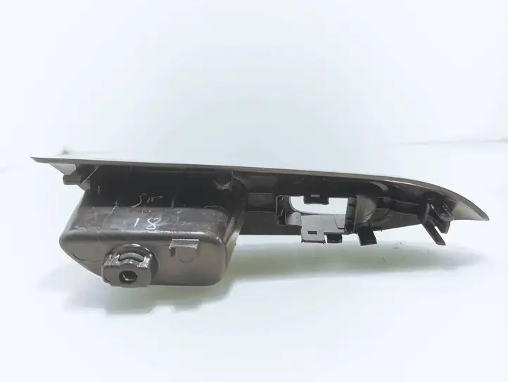 Nissan Juke I F15 (2010 - 2018) 829611KA2A Накладка кнопки стеклоподъемника — фото 2