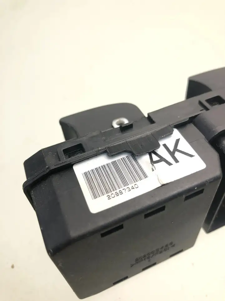 Chevrolet Captiva (2013 - 2016) 20987340 Кнопка стеклоподъемников — фото 2