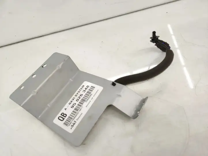 Chevrolet Captiva (2013 - 2016) 95026348 GPS антенна — фото 3