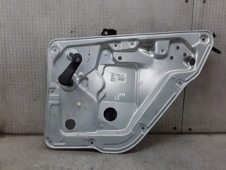 Skoda Fabia Mk1 (6Y) (1999 - 2007) 6Y0839756B Механический стеклоподъемник задней двери — фото 1