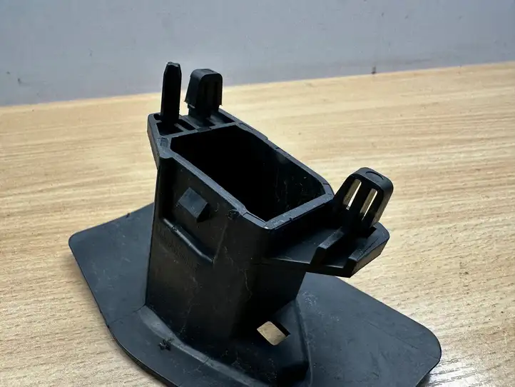 Seat Leon (5F) (2012 - 2019) 5F0807941B Кронштейн форсунки омывателя фар — фото 3