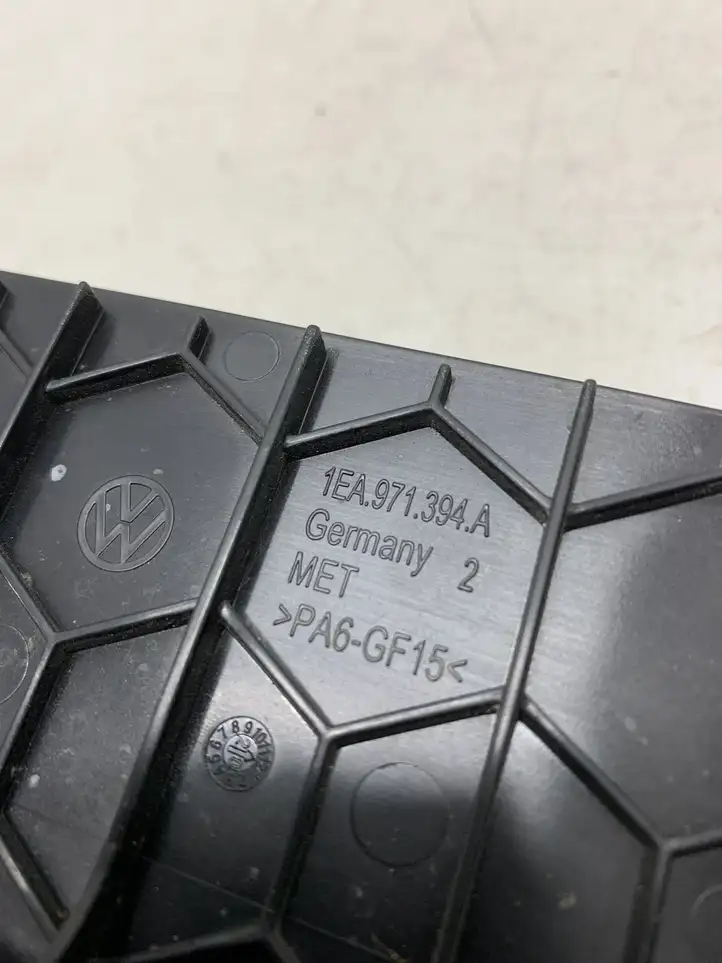 Volkswagen ID.4 (2020 - ) 1EA971394A Кронштейн переднего подкрылка — фото 6