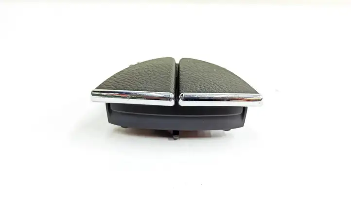 Mercedes-Benz C W204 (2007 - 2014) A2116800784 Кнопка бардачка — фото 10
