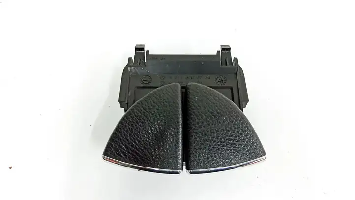 Mercedes-Benz C W204 (2007 - 2014) A2116800784 Кнопка бардачка — фото 12