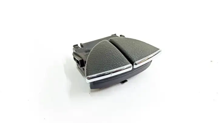 Mercedes-Benz C W204 (2007 - 2014) A2116800784 Кнопка бардачка — фото 15