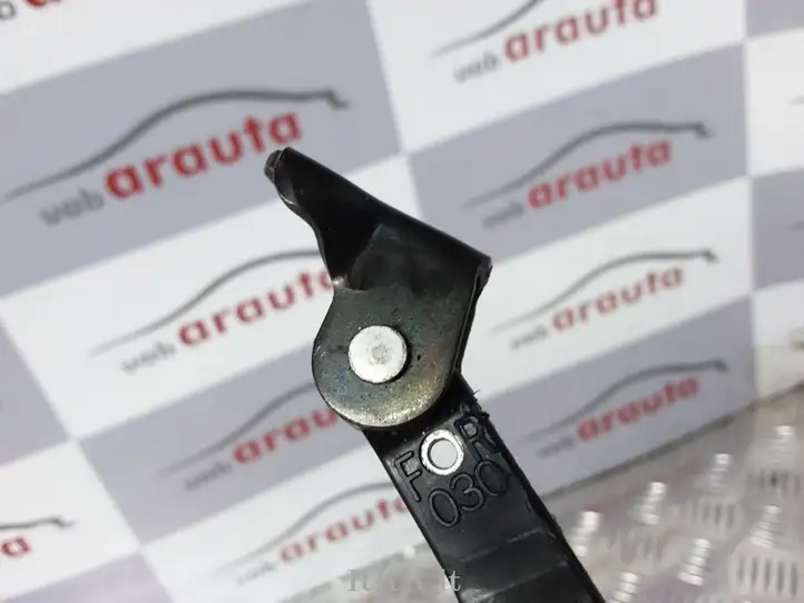 Lexus IS 220D-250-350 (2005 - 2010) Ограничитель двери передней — фото 2