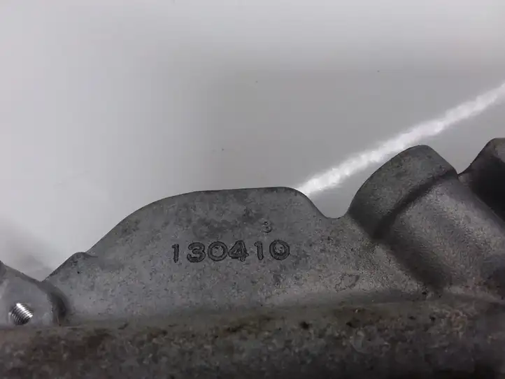 Toyota RAV 4 (XA40) (2012 - 2018) 130410 Кронштейн масляного фильтра — фото 4