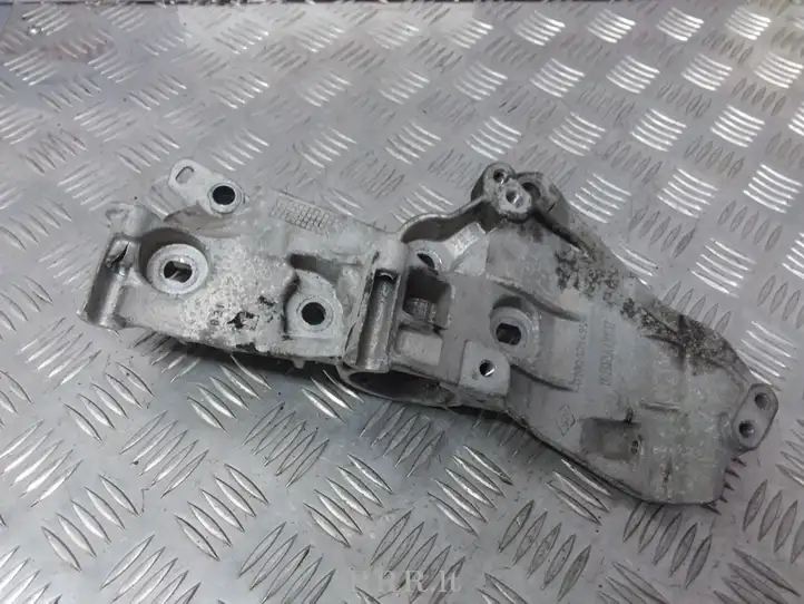 Nissan Qashqai (2013 - 2017) 8200669495 Кронштейн генератора — фото 1