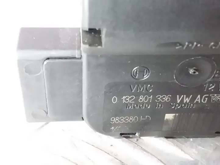 Volkswagen Golf V (2003 - 2009) 1K0908511C Двигатель задвижки потока воздуха — фото 4
