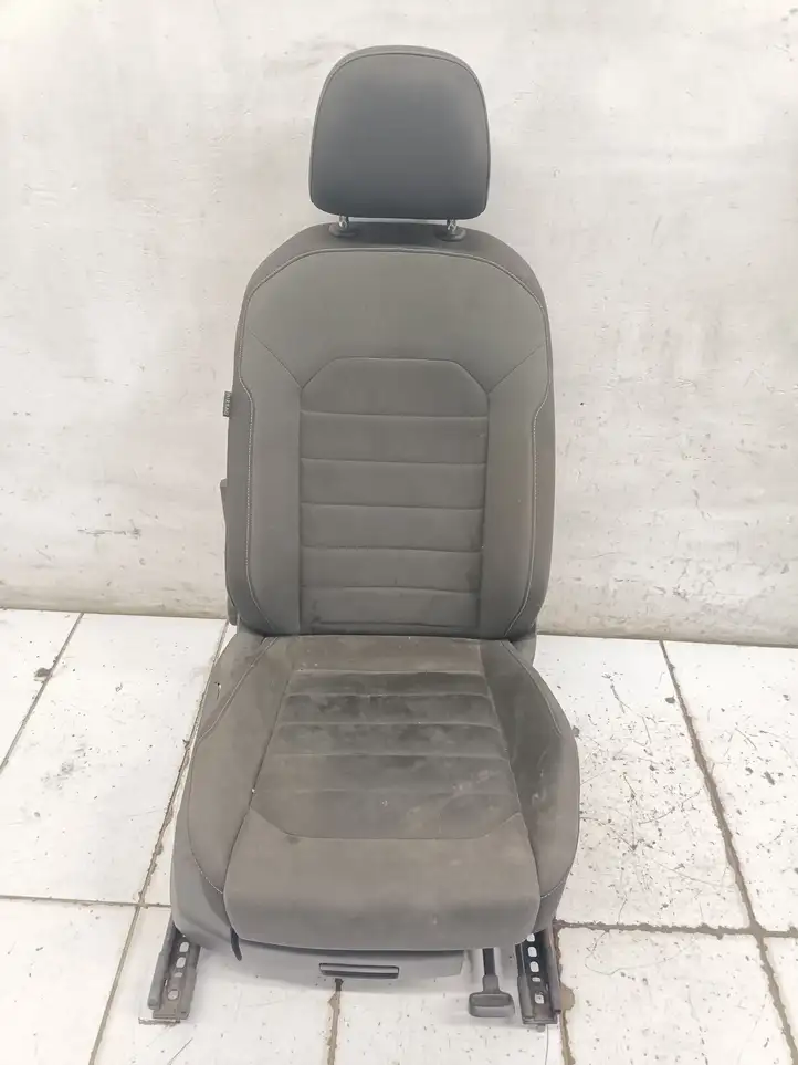 Volkswagen Golf VII (2013 - 2019) 5Q4881106Q Переднее сиденье пассажира — фото 1